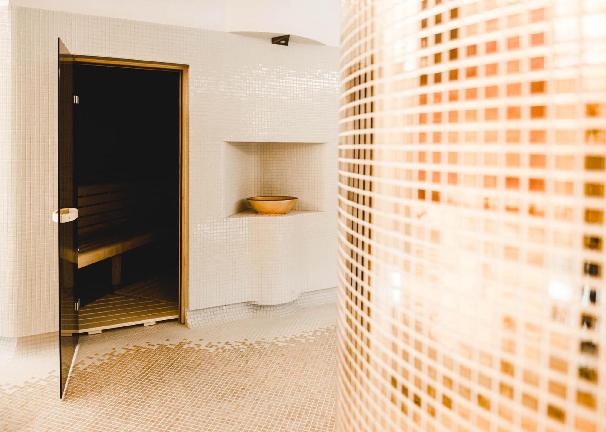 Hotel Court Wellness&Spa Kędzierzyn-Koźle Dış mekan fotoğraf