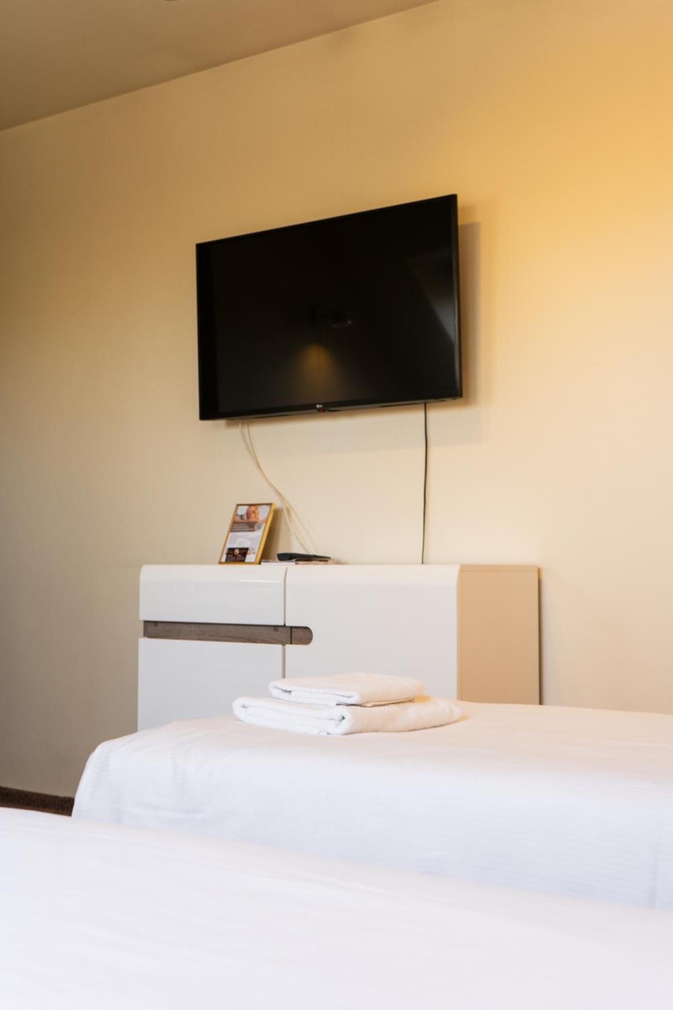 Hotel Court Wellness&Spa Kędzierzyn-Koźle Dış mekan fotoğraf