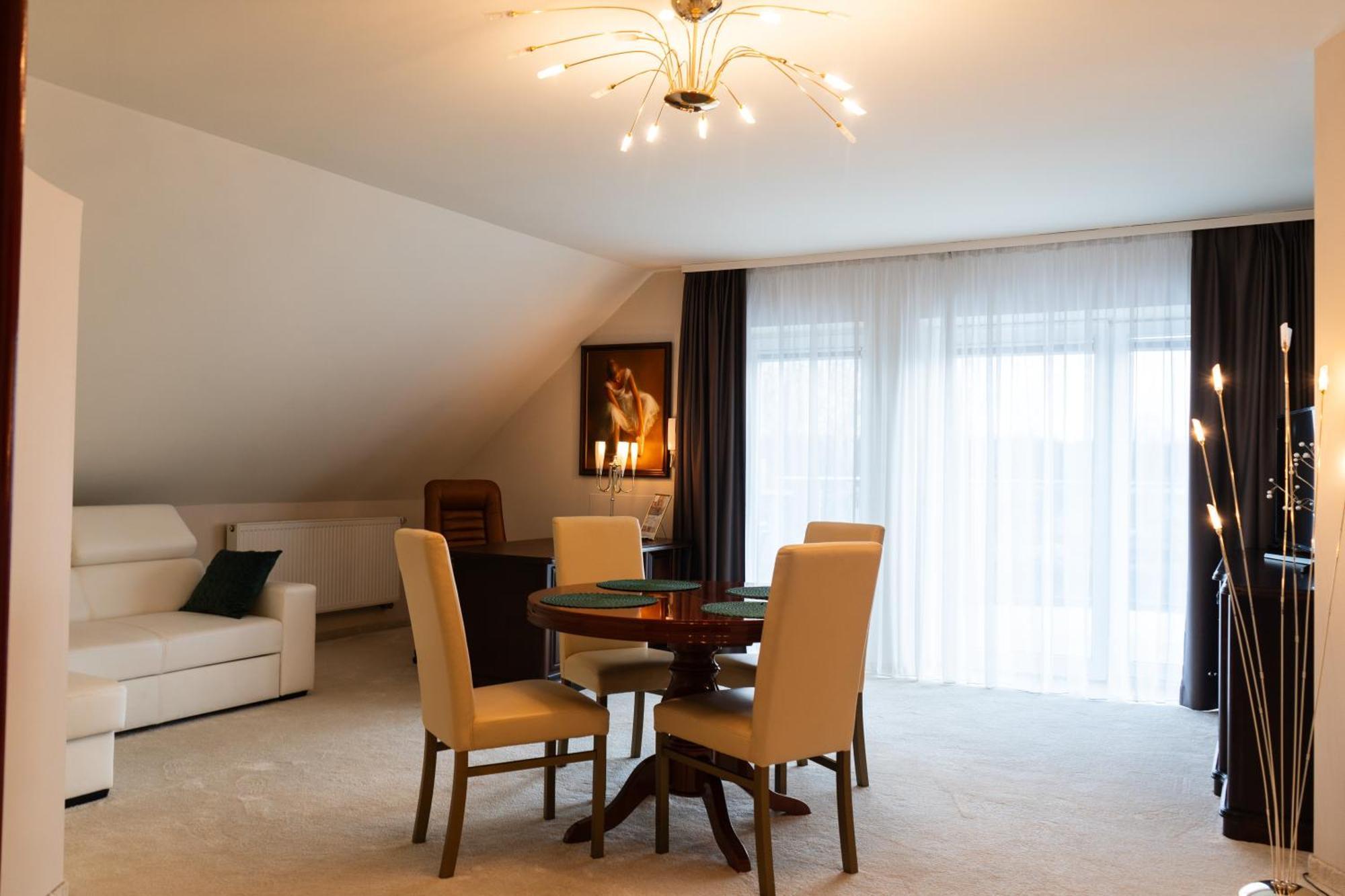 Hotel Court Wellness&Spa Kędzierzyn-Koźle Dış mekan fotoğraf