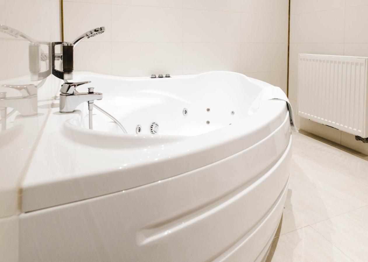 Hotel Court Wellness&Spa Kędzierzyn-Koźle Dış mekan fotoğraf